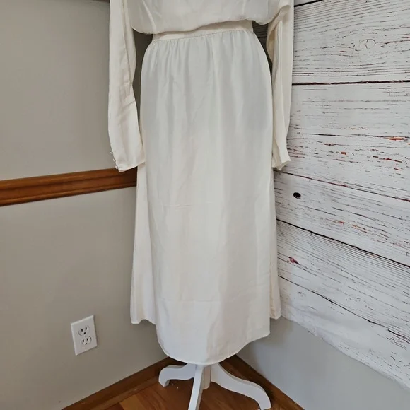 NWT H&M Filtted Satin Dress Size M - Picture 9 of 17